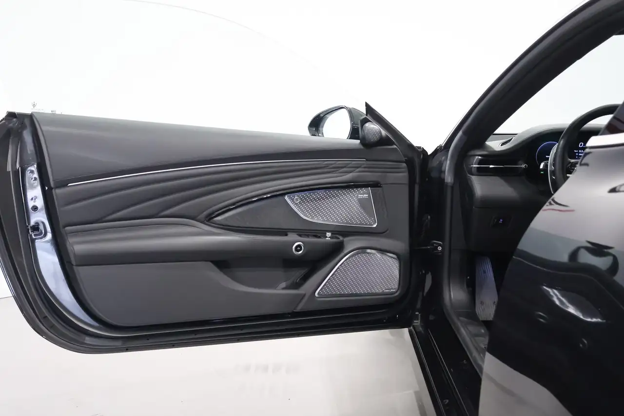 Maserati GranTurismo 2024 — фото 11