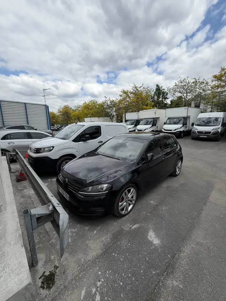 Volkswagen Golf Standard Model — photo 2