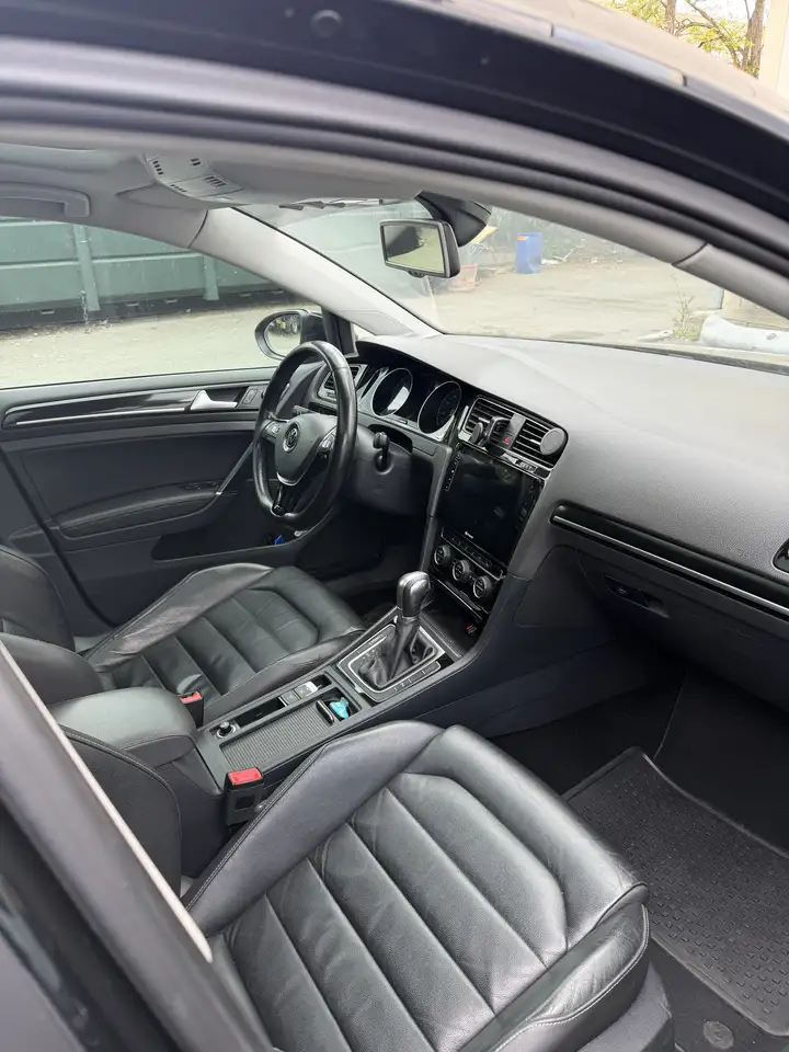 Volkswagen Golf Standard Model — photo 4