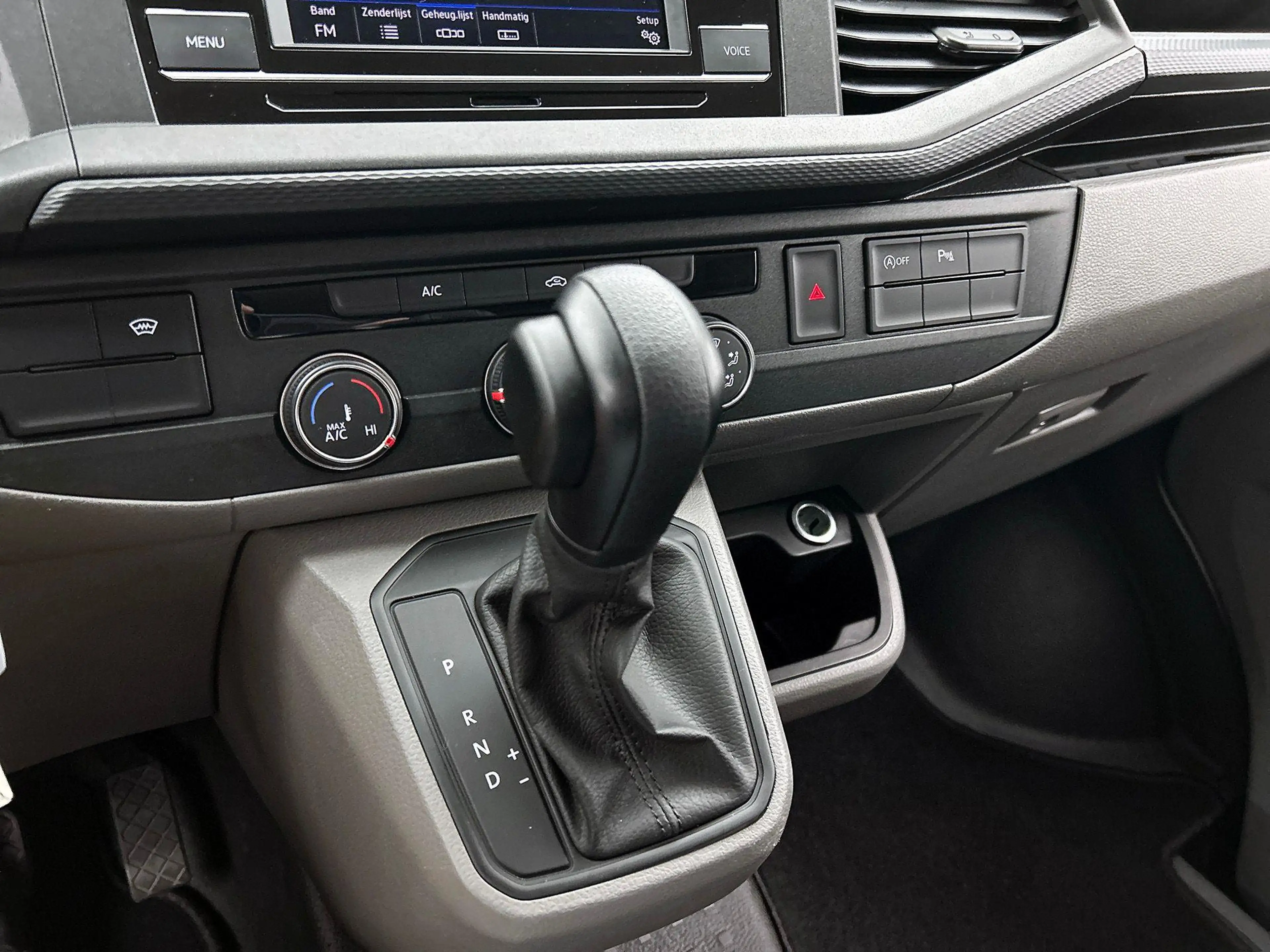Volkswagen T6.1 Transporter 2.0 TDI L2H1 Automaat Dubbele Cabine Airco Cruise — photo 16