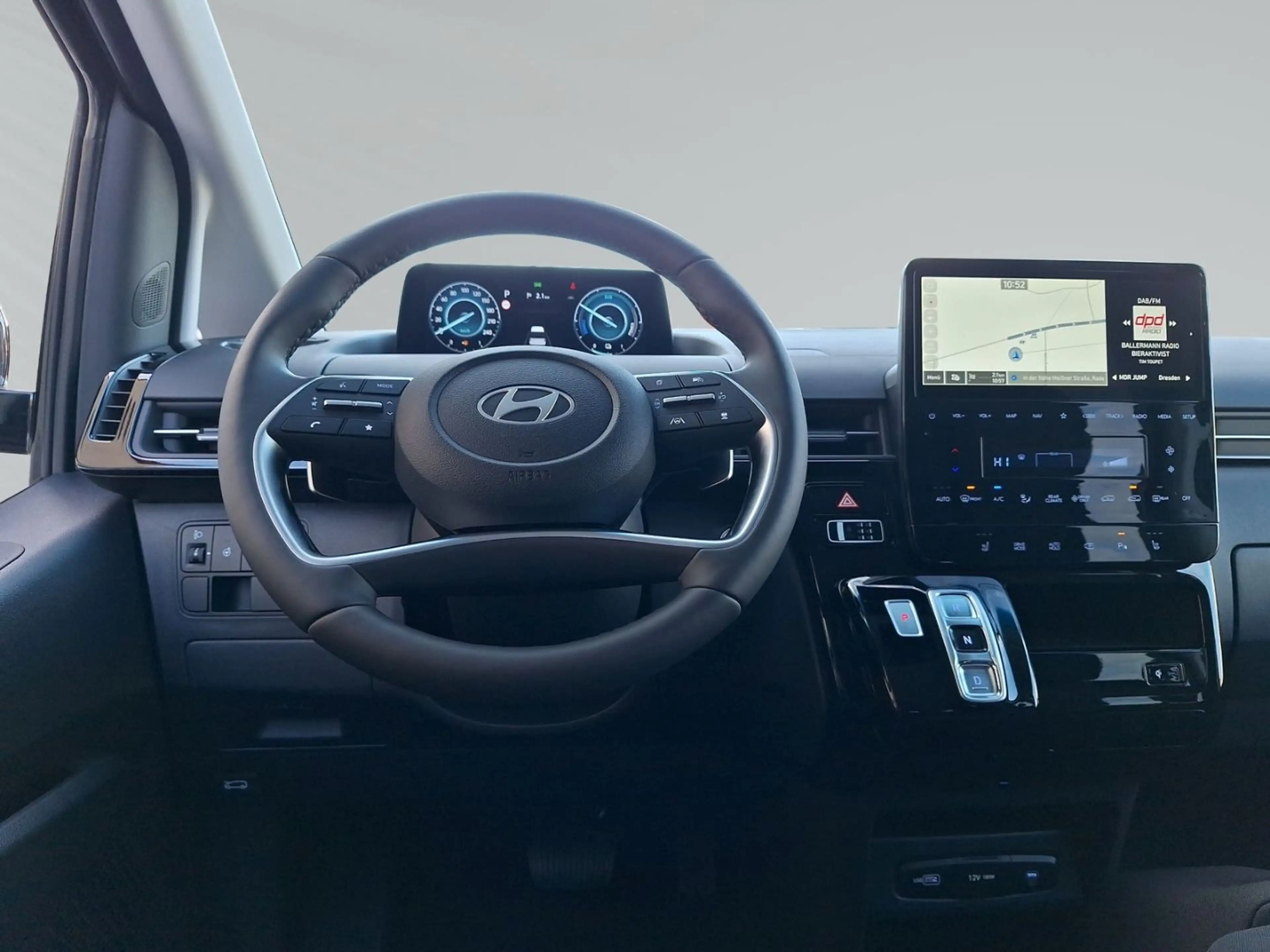 Hyundai STARIA Hybrid AT TREND 9-S LED Navi 360° Privacy — photo 15