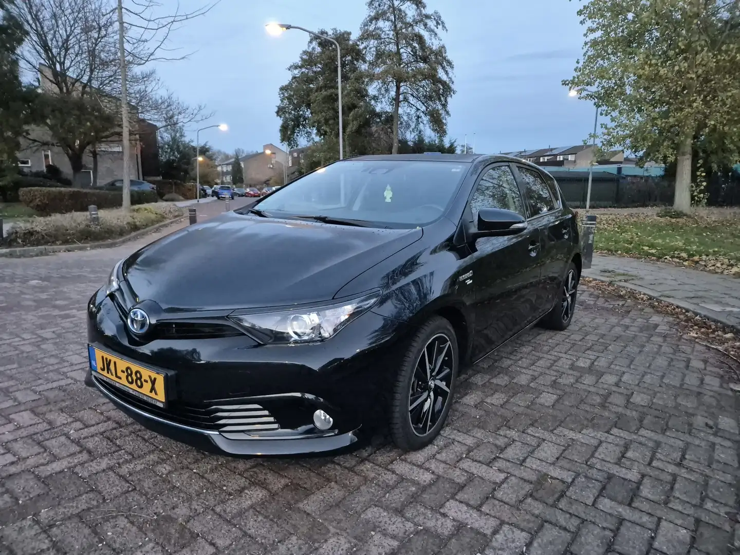 Toyota Auris 1.8 Hybrid Dynamic Noir - 2