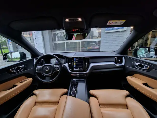 Volvo XC60 view 3