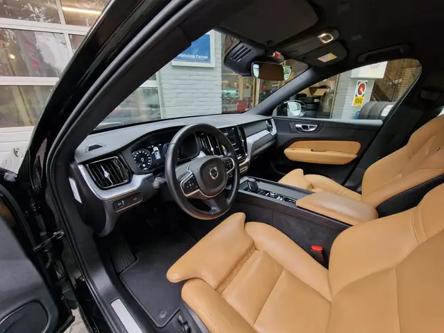 Volvo XC60 view 5