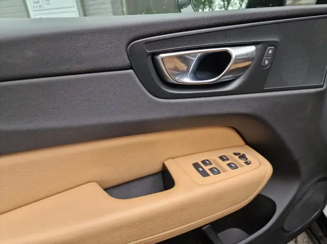 Volvo XC60 view 17