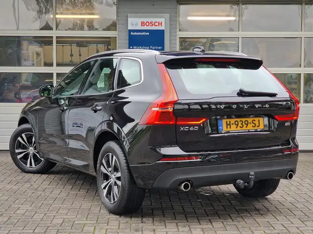 Volvo XC60 view 2