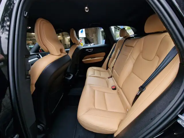 Volvo XC60 view 7