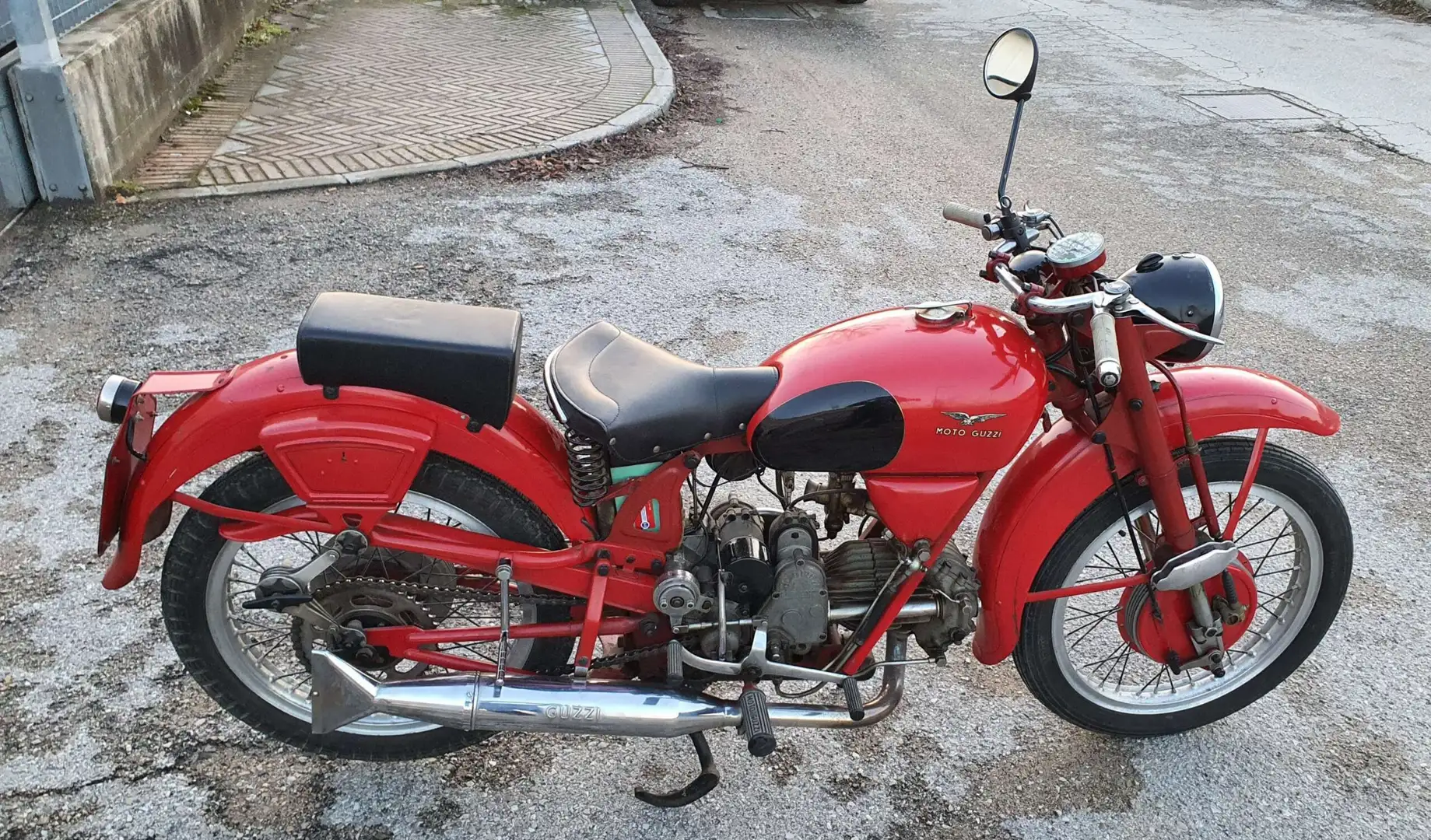 Moto Guzzi Airone 250 Sport Red - 2