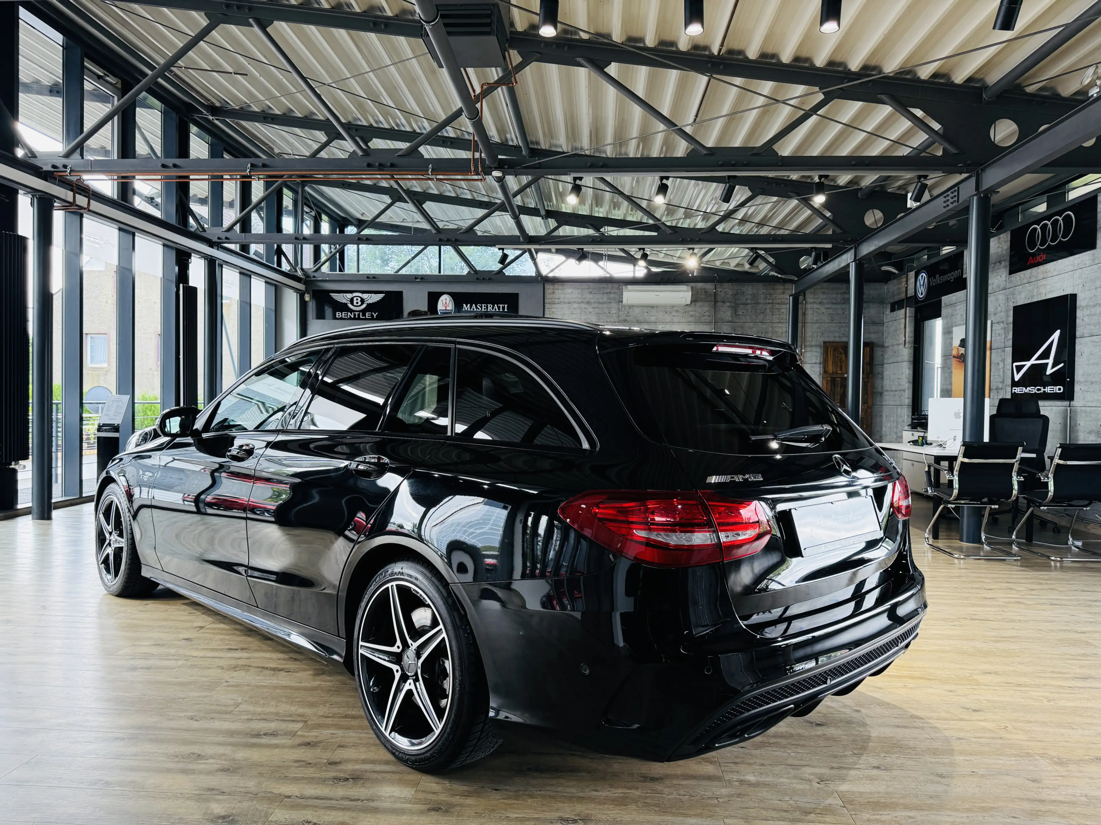 Mercedes-Benz C 43 AMG 4Matic T*PEF.ABGAS*PANO*LED*NAVI* — photo 4