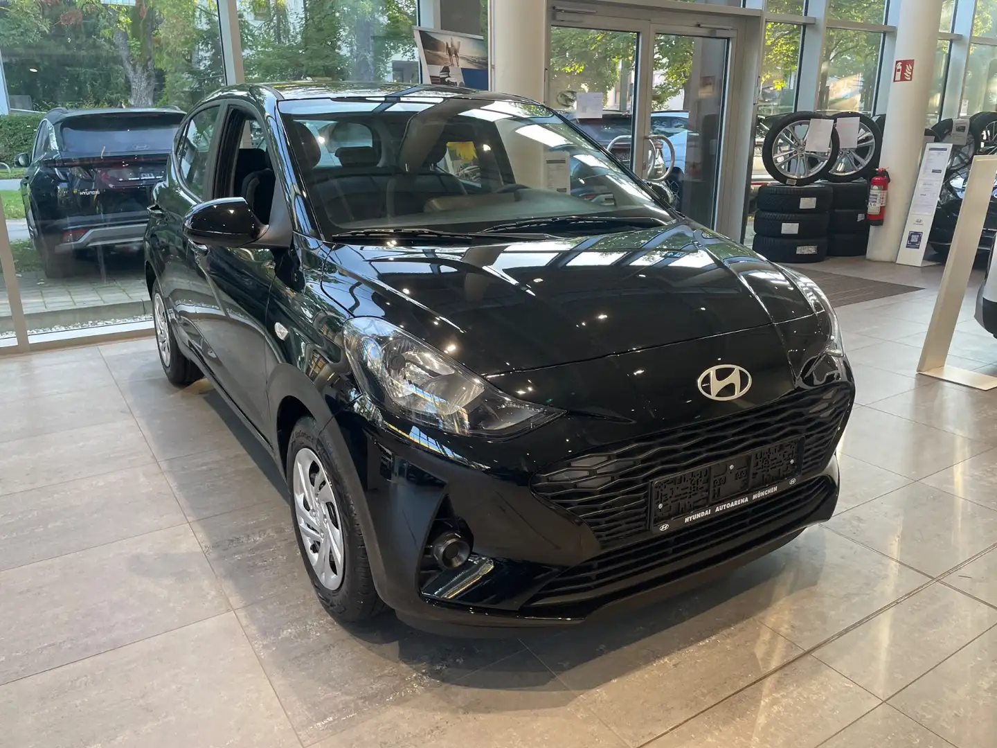 Hyundai i10 1.0 Select 2xKlima 360 4xElSitz ACC AUT HUD Zwart - 2