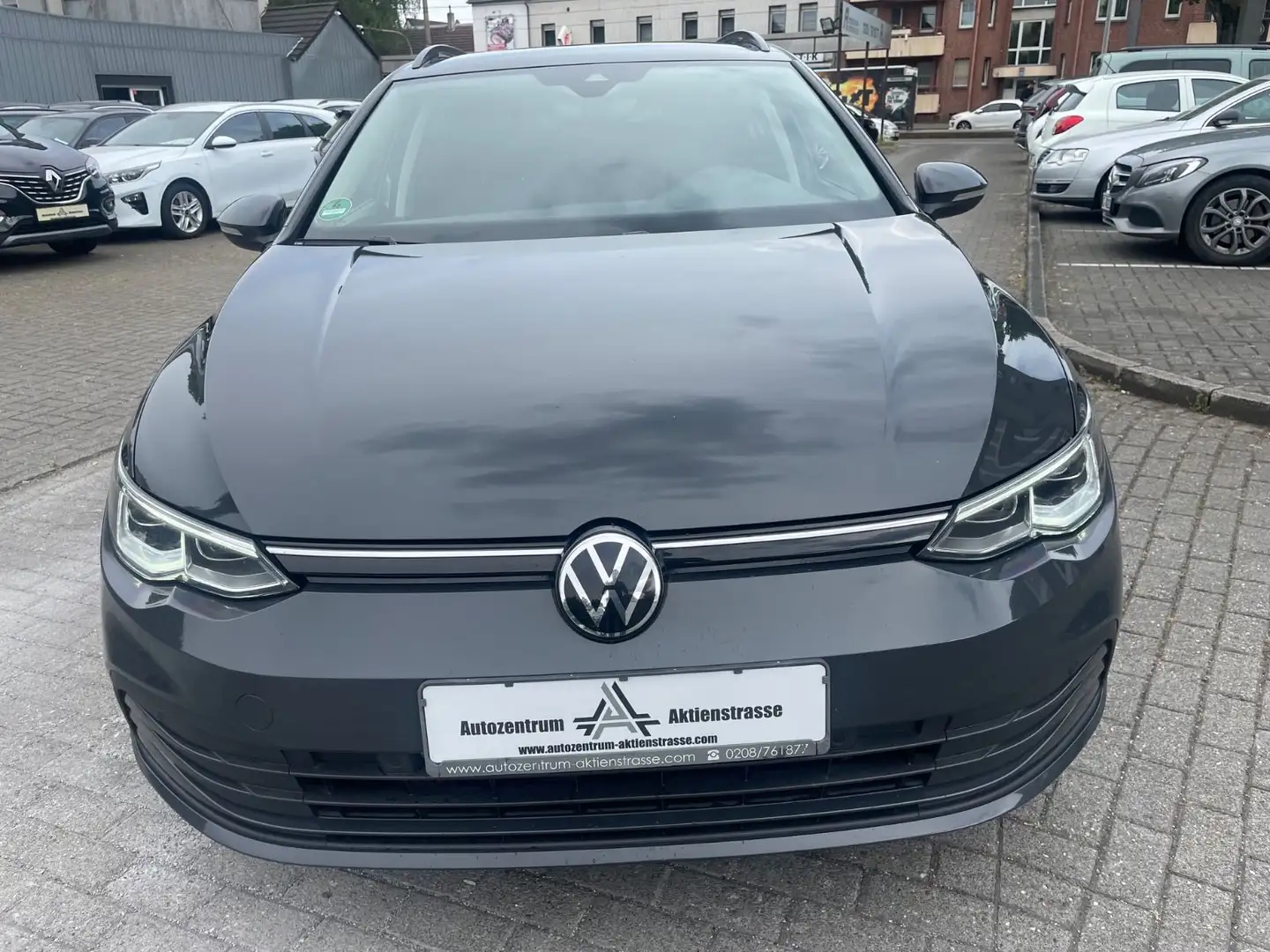Volkswagen Golf VIII Variant Life DSG LED+ Navi PDC APP-Con Grijs - 1