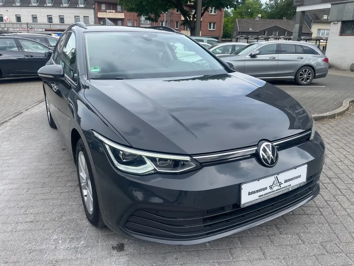 Volkswagen Golf VIII Variant Life DSG LED+ Navi PDC APP-Con Grijs - 2