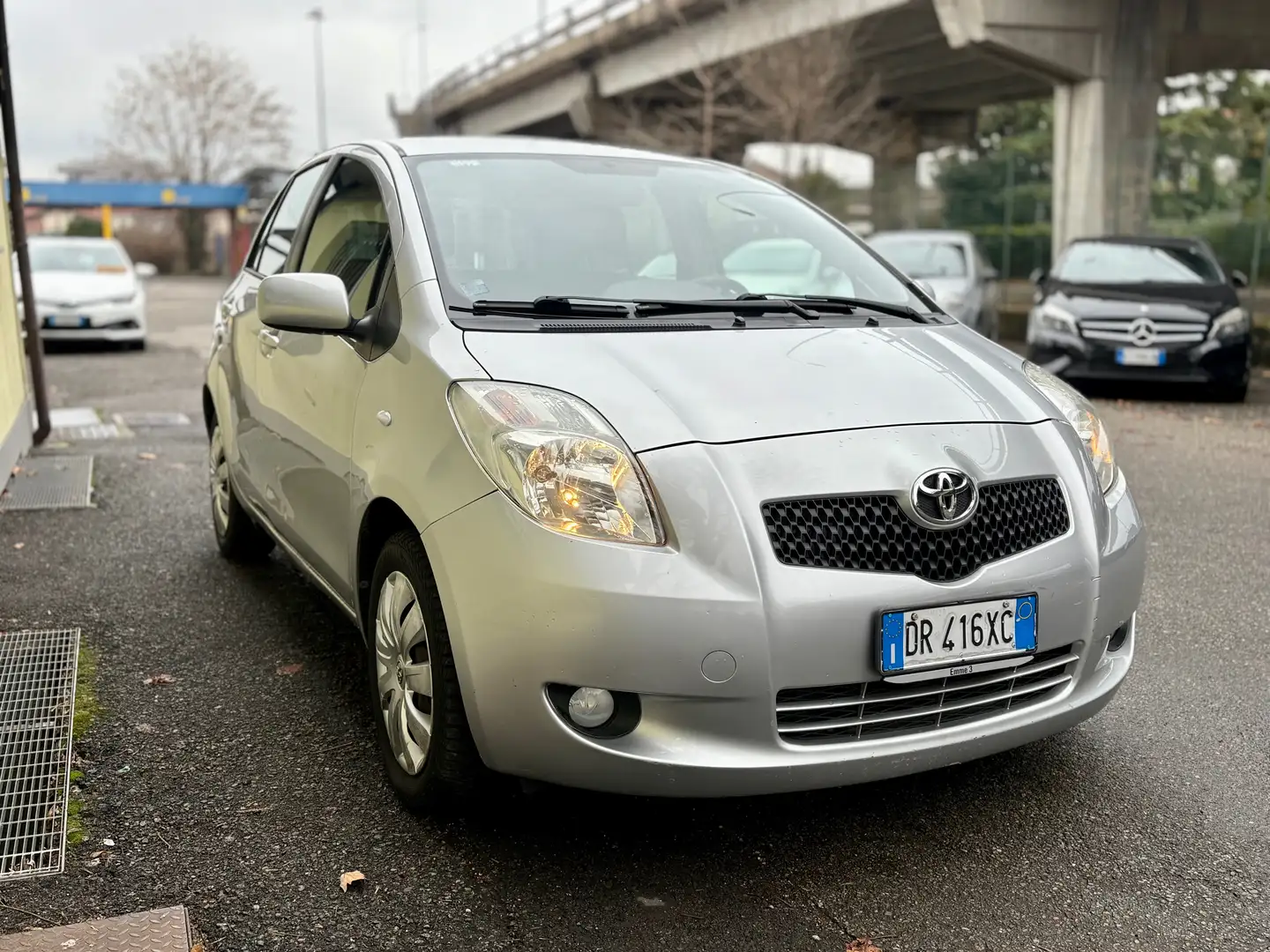 Toyota Yaris Yaris 5p 1.3 Sol - 2