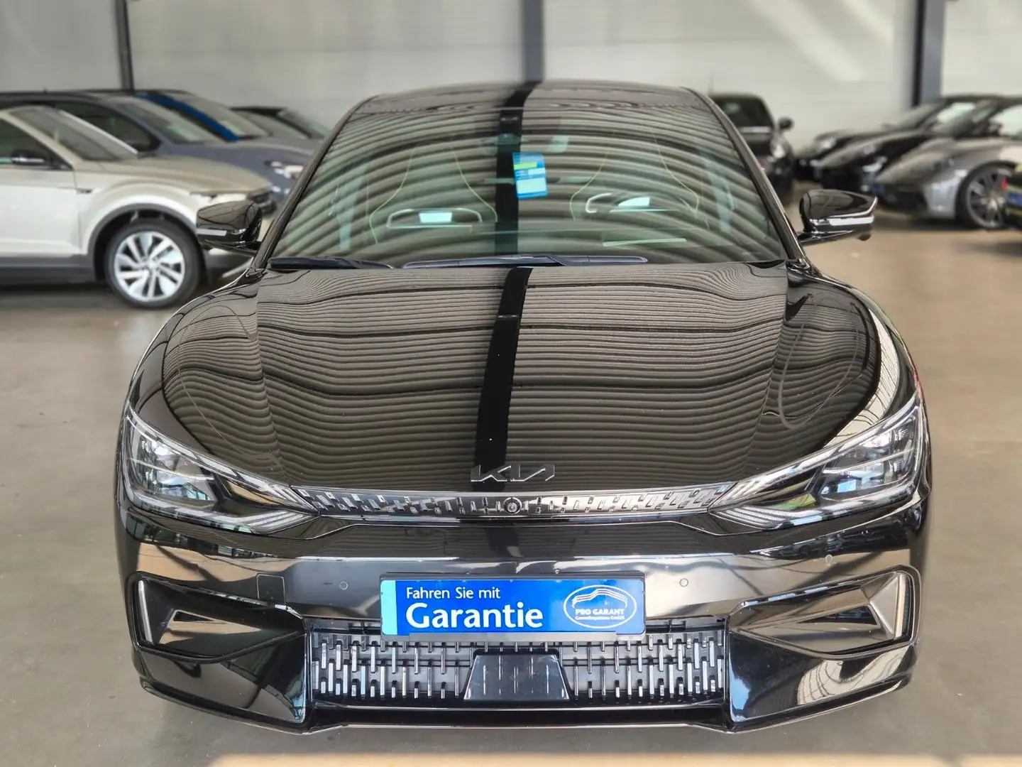 Kia EV6 GT 4WD GLASDACH 1.HAND MWST SERVICE KIA NEU Negro - 2