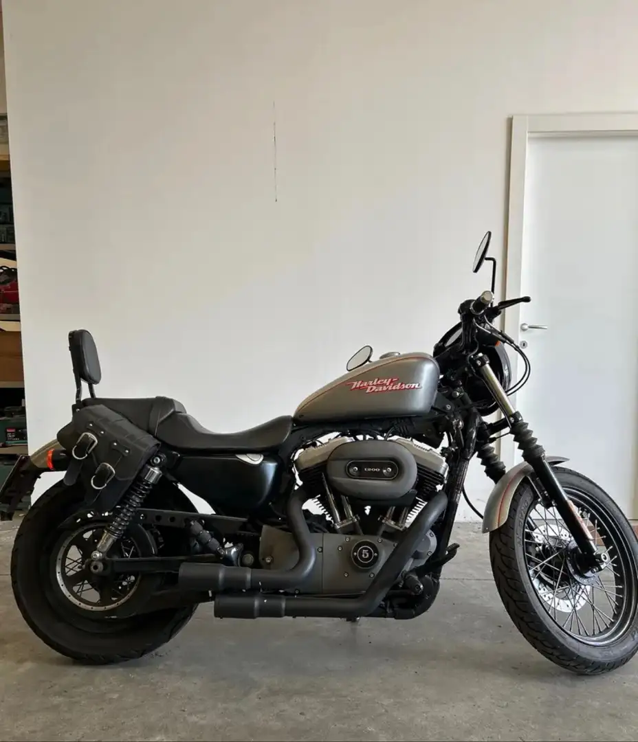 Harley-Davidson Sportster 1200 XL 1200C Custom Grijs - 1