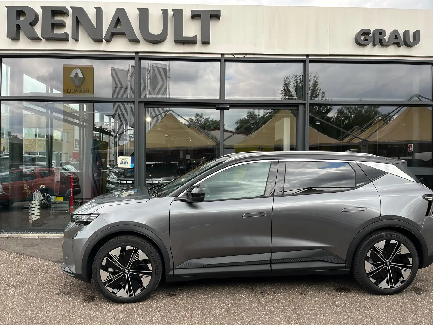 Renault Scenic 220 Long Range Techno Grau - 1