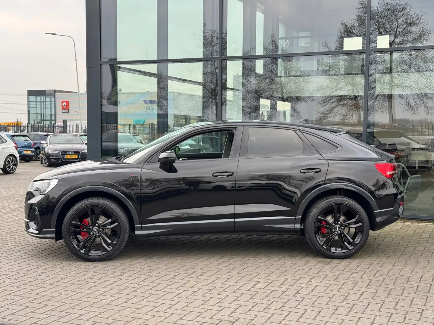Audi Q3 Sportback 35 TFSI Advanced Edition EXPORT PRIJS EX Чорний - 2