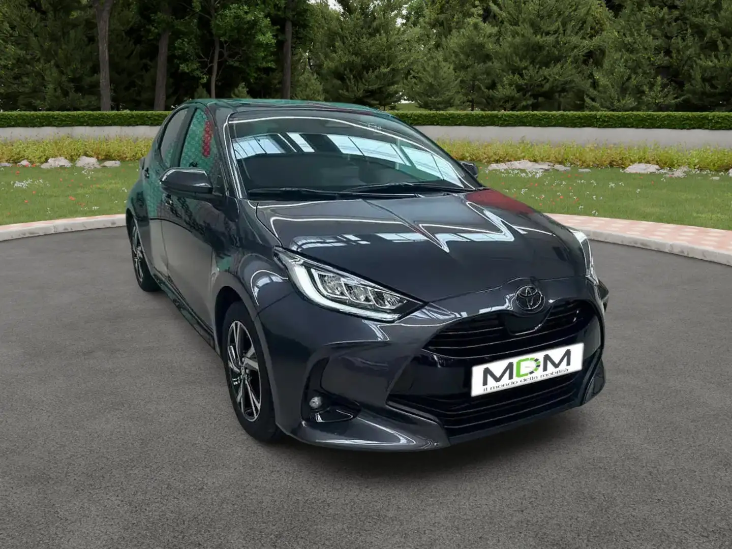 Toyota Yaris 1.5h Trend fwd e-cvt Grigio - 1
