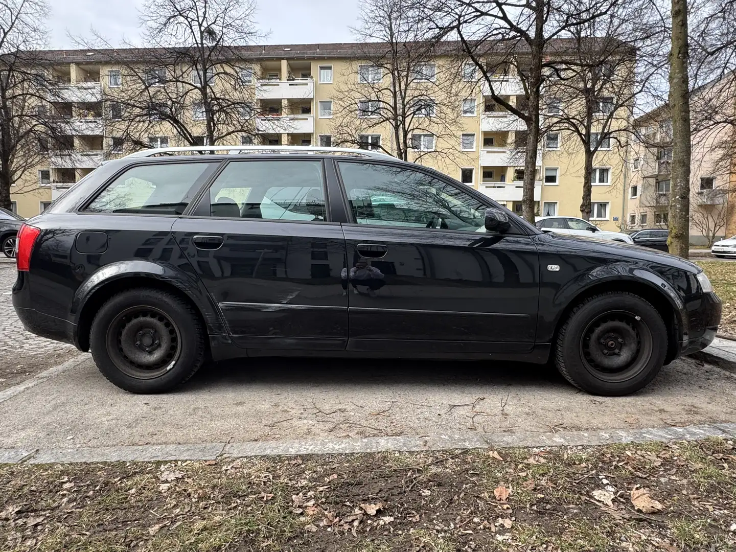 Audi A4 Avant 2.0 Schwarz - 2
