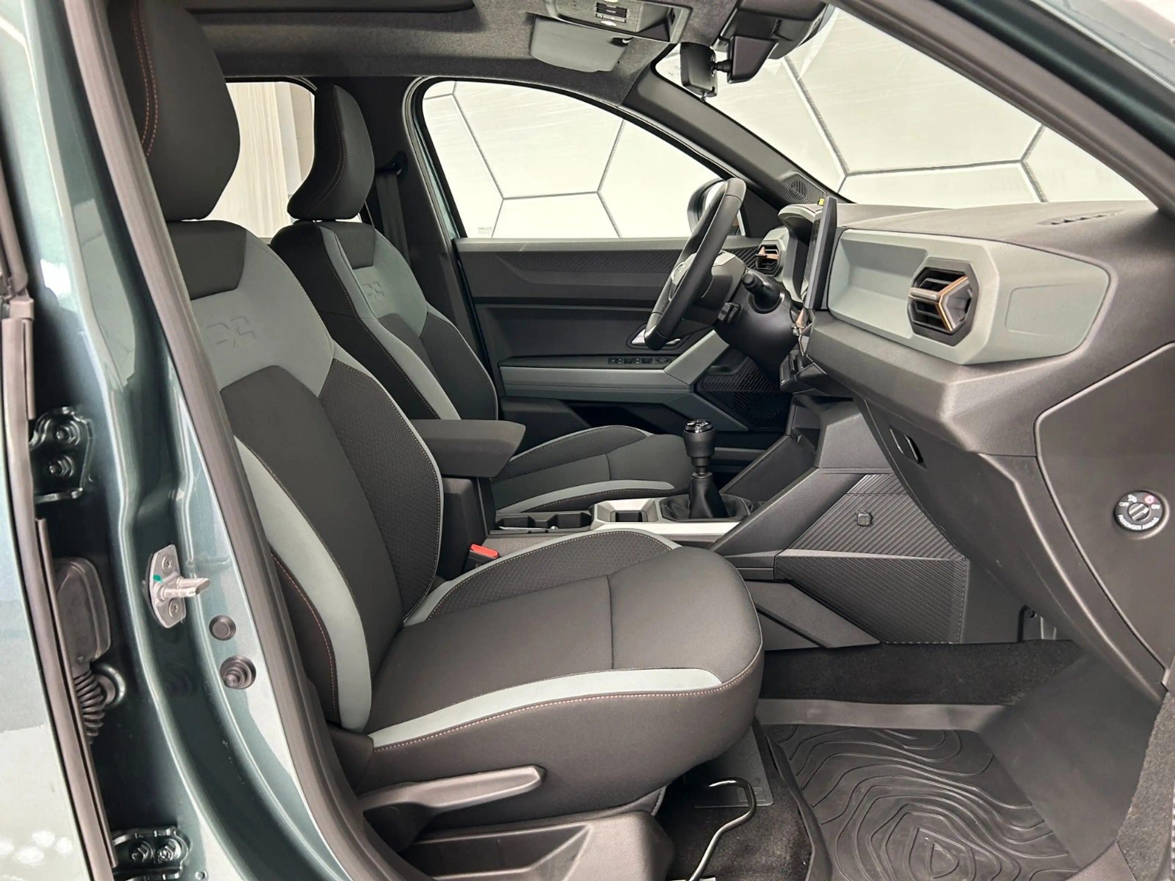 Dacia Bigster mild hybrid-G 140 Journey Winter Plus — photo 15