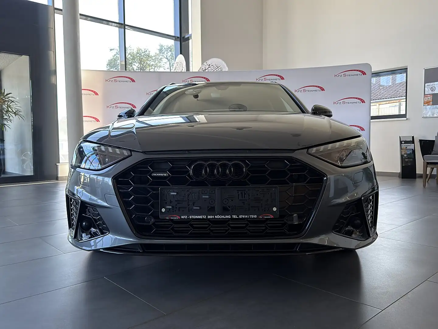 Audi A4 40 TFSI S-line quattro S-tronic Grau - 2