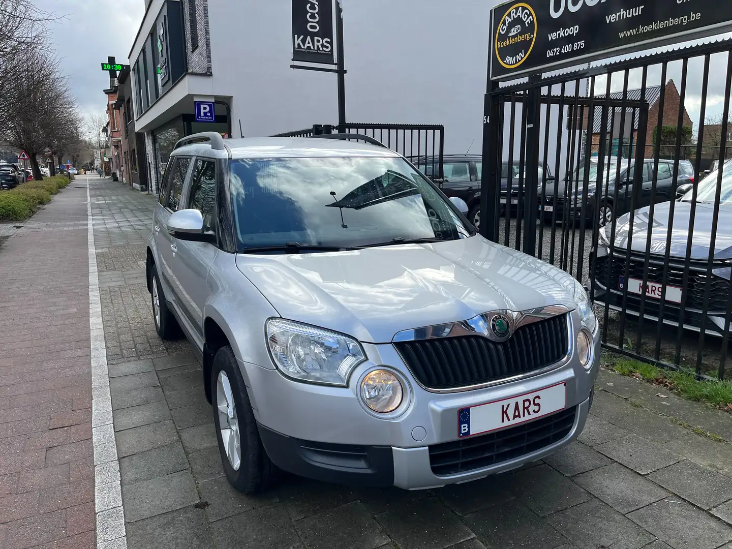 Skoda Yeti Yeti 1.2 TSI Active/SENSOR/AC/BT/CRUISECONTROL Plateado - 2