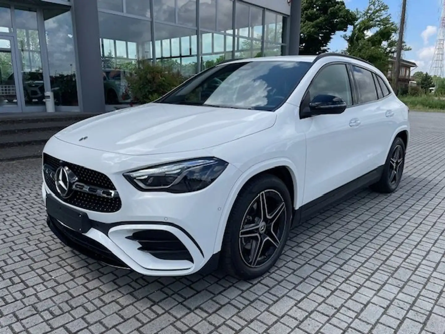 Mercedes-Benz GLA 200 AMG Line Advanced Plus auto KEYLESS /MULTIBEAM LED Weiß - 2