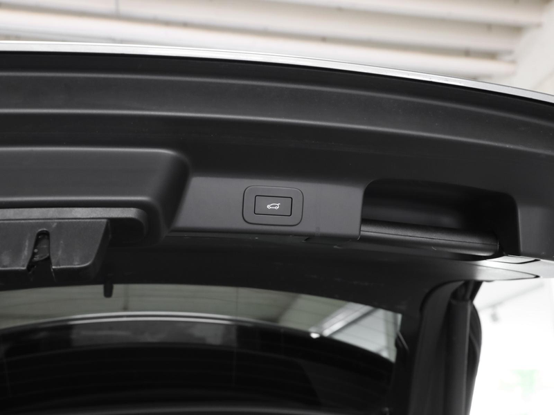 Jaguar F-Pace D200 R-Dyn. SE ACC PANO NAVI AHK KAMERA — photo 11