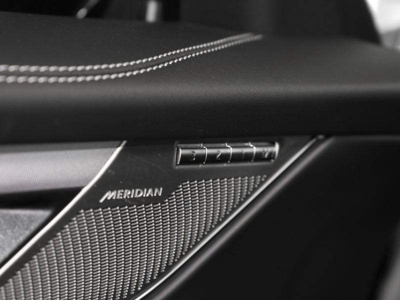 Jaguar F-Pace D200 R-Dyn. SE ACC PANO NAVI AHK KAMERA — photo 14