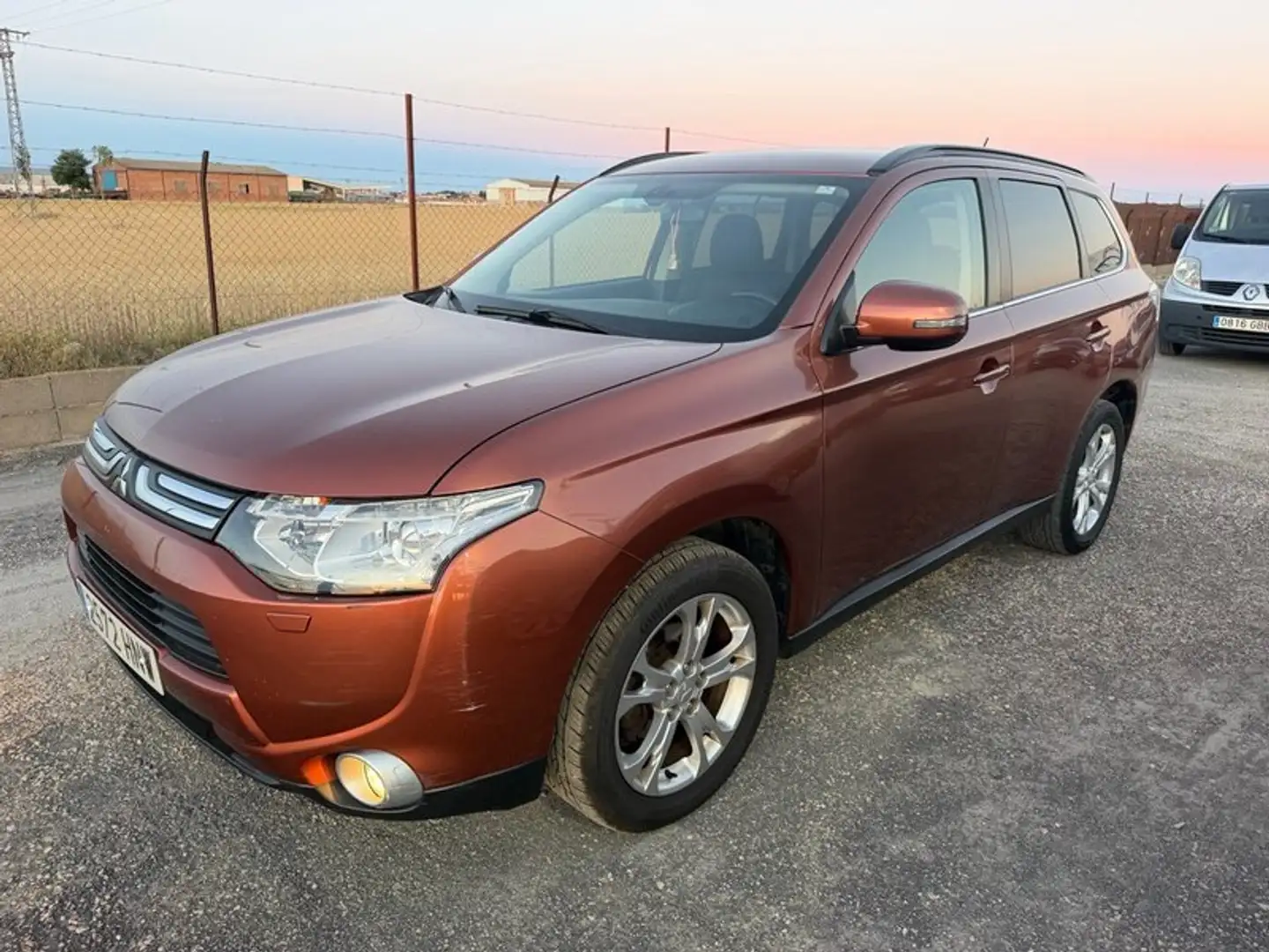 Mitsubishi Outlander 2.2 DI-D 150 Motion 4WD 5p 7plz S/S Aut Marrón - 1