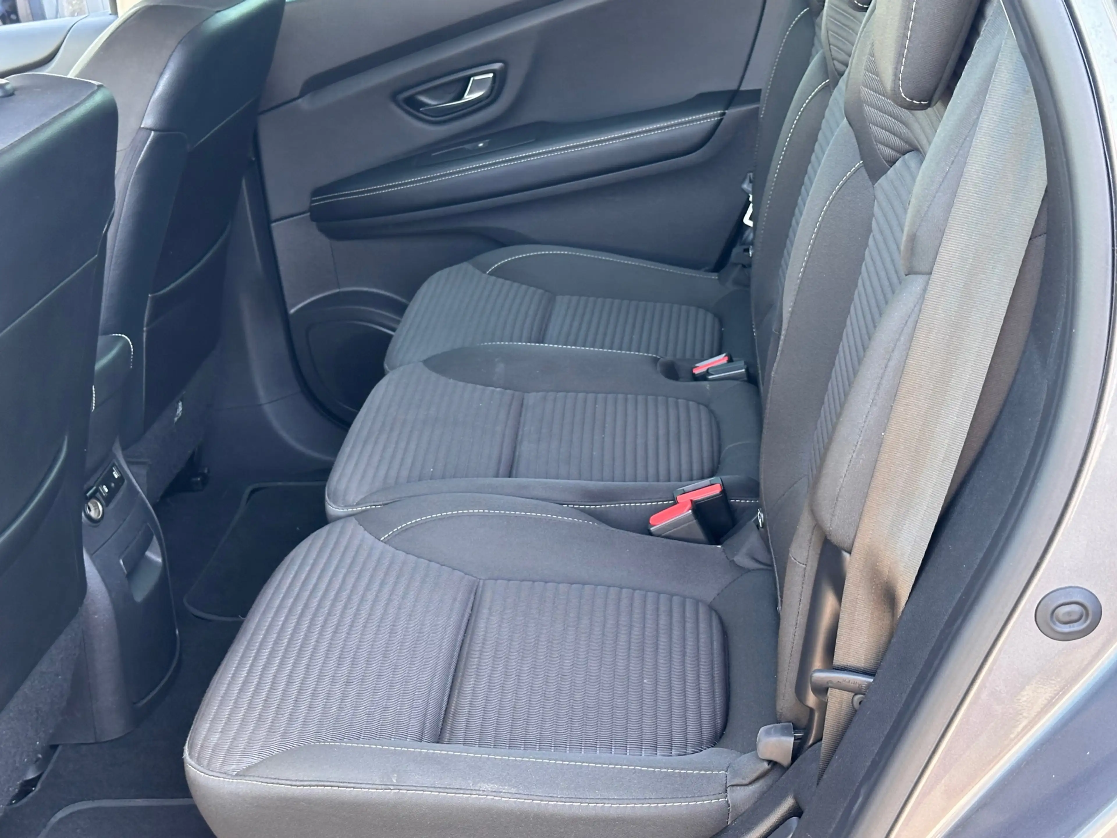 Renault Grand Scenic Renault Grand Scénic TCe 140 EDC equilibre 7 STOEL — photo 10