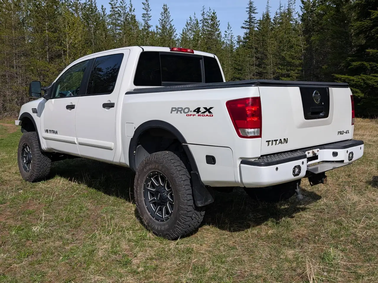 Nissan Titan снимка Nissan Titan