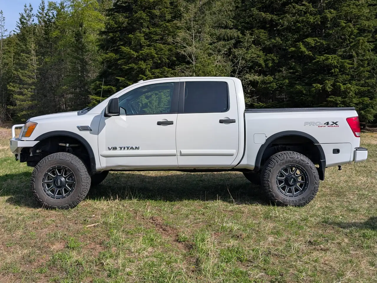 Nissan Titan снимка Nissan Titan