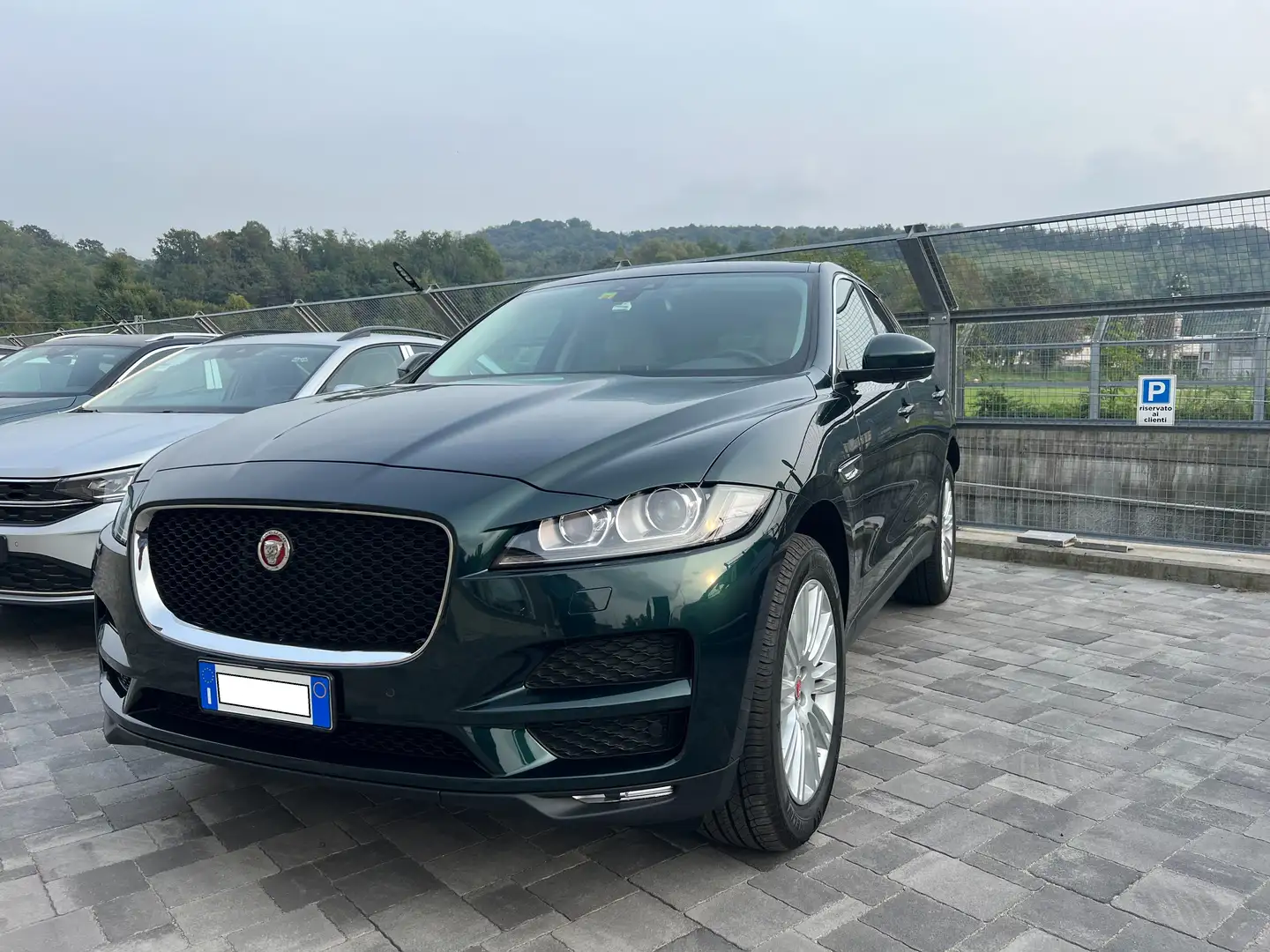 Jaguar F-Pace F-Pace 2.0d i4 Prestige awd 180cv auto my18 Verde - 1
