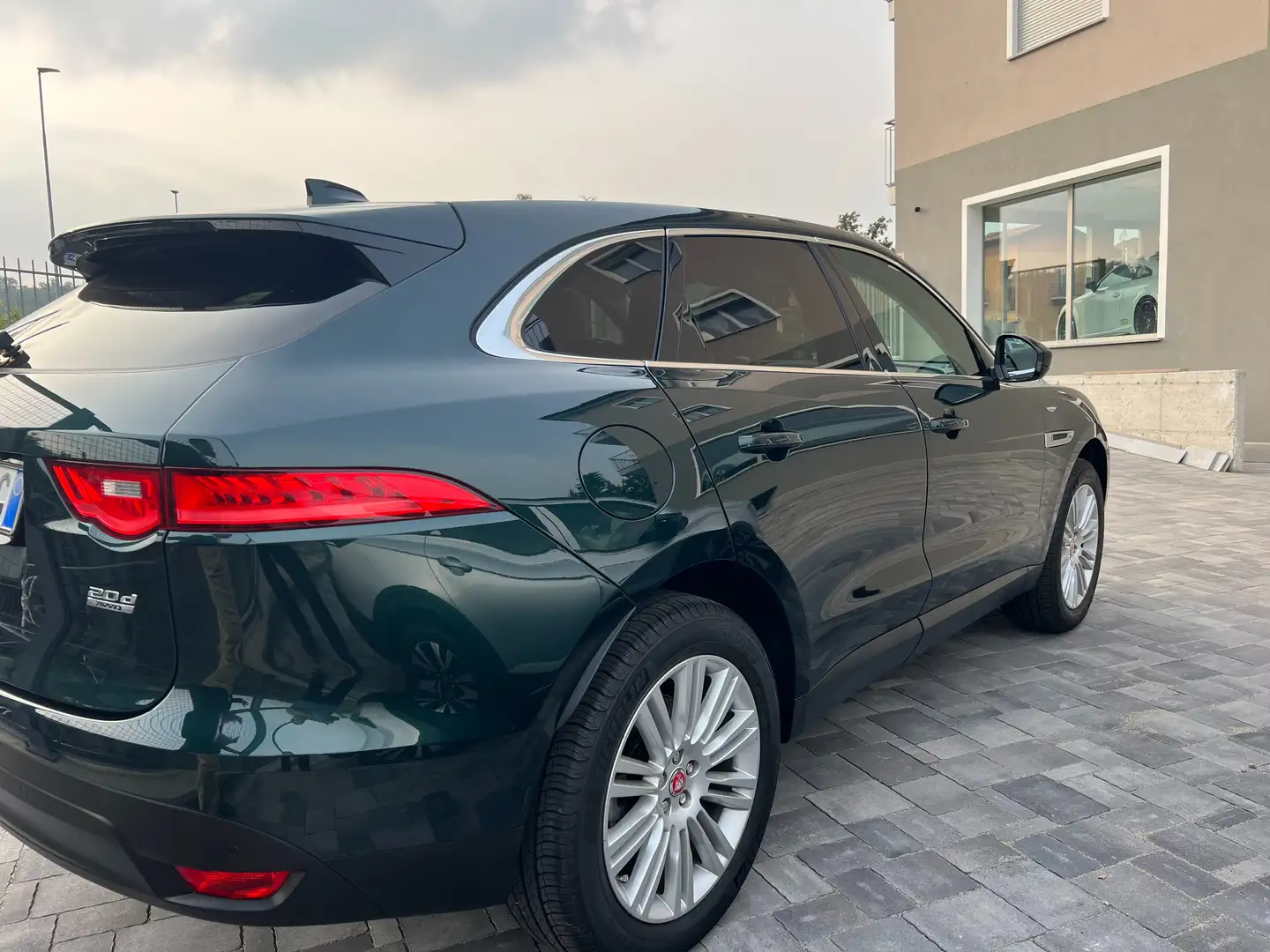 Jaguar F-Pace F-Pace 2.0d i4 Prestige awd 180cv auto my18 Verde - 2