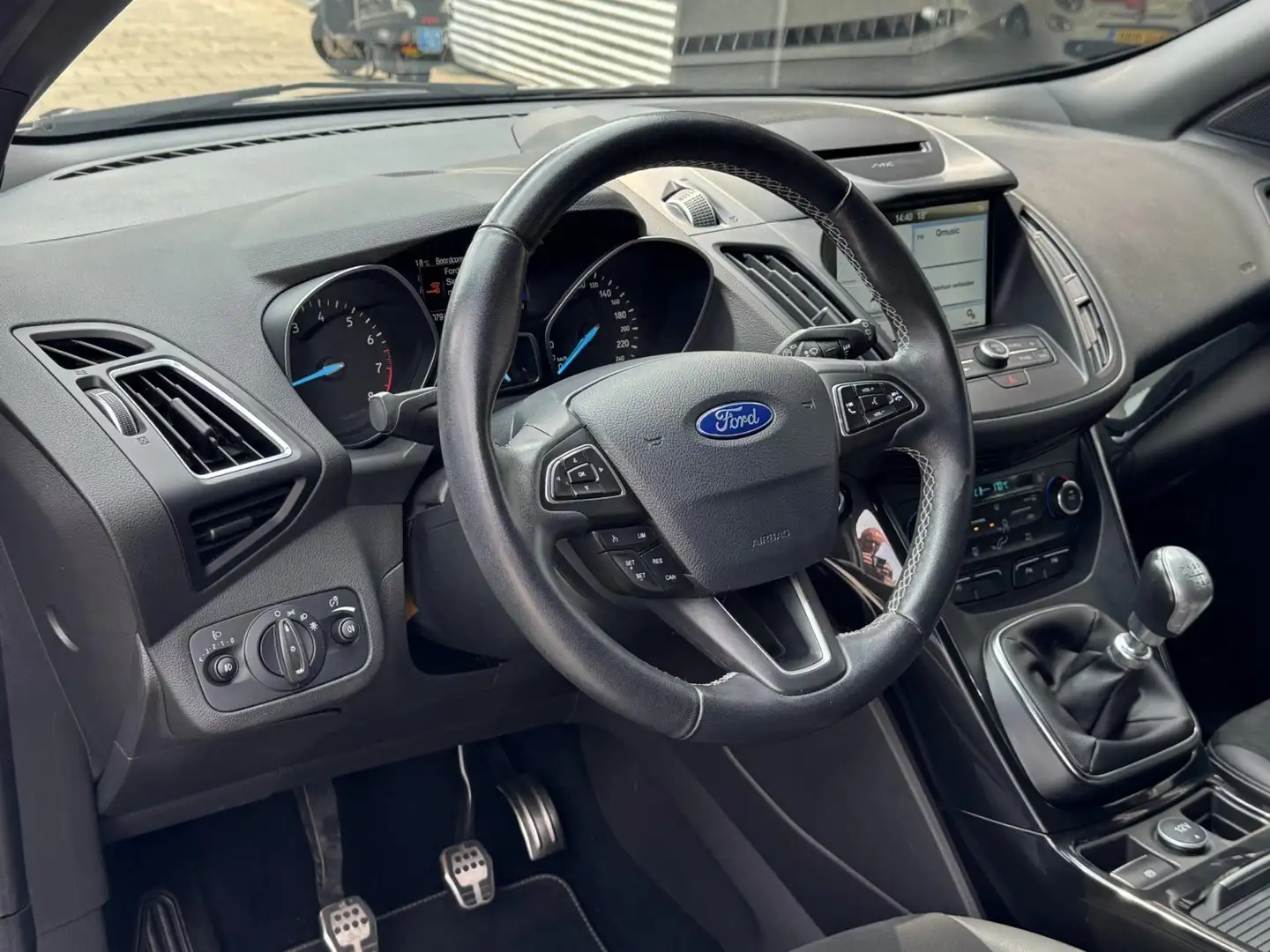 Ford Kuga 1.5 EcoBoost ST Line - Navigatie I Airco I Leer I Gris - 2