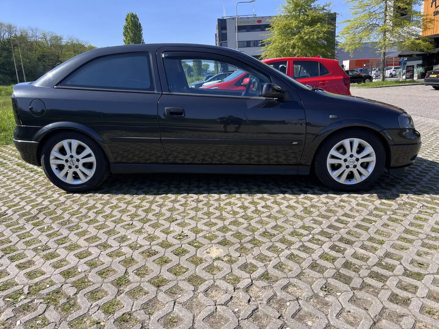 Opel Astra 2.2-16V Sport Edition Zwart - 2