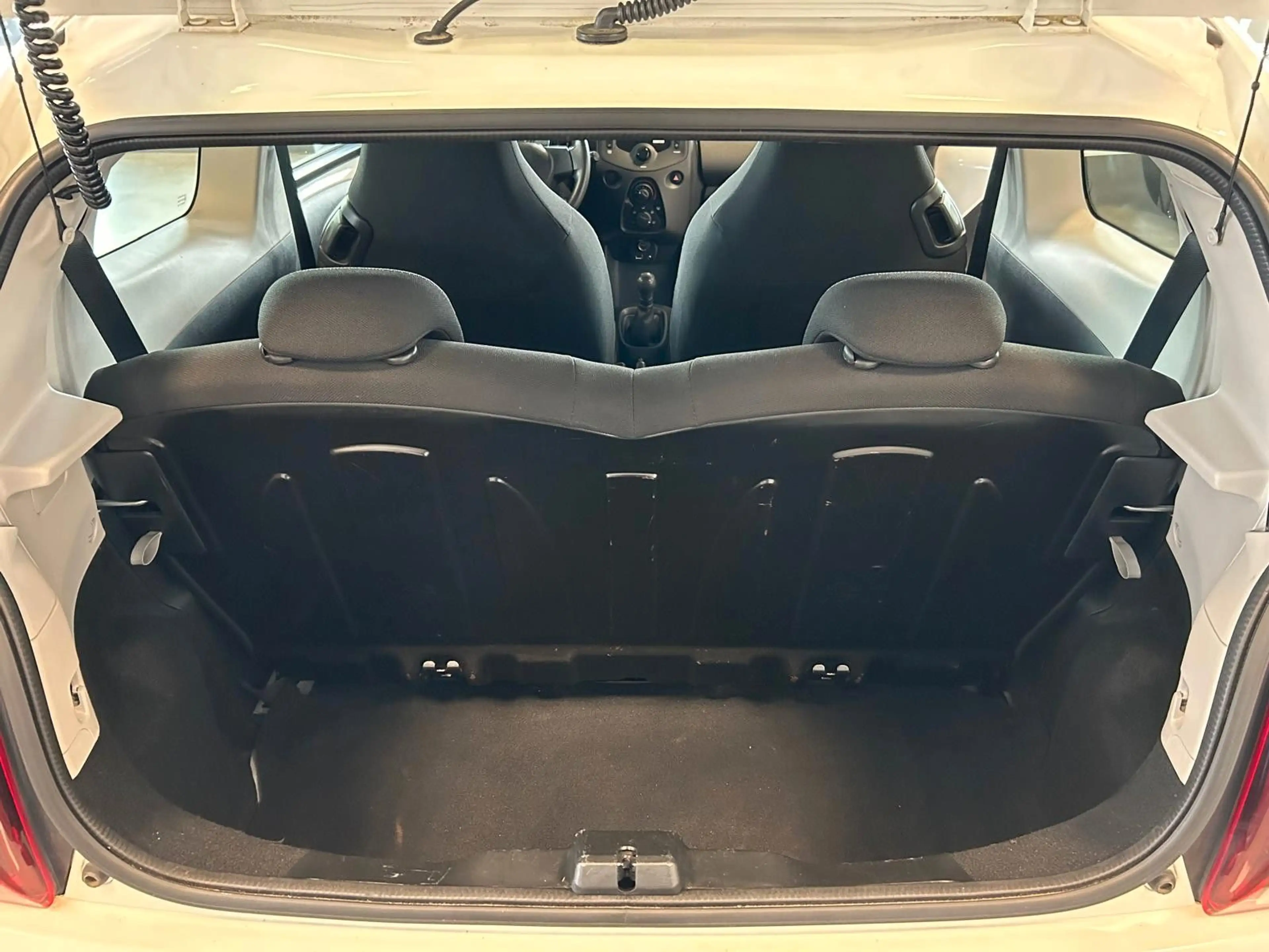 Peugeot 108 Access — photo 13