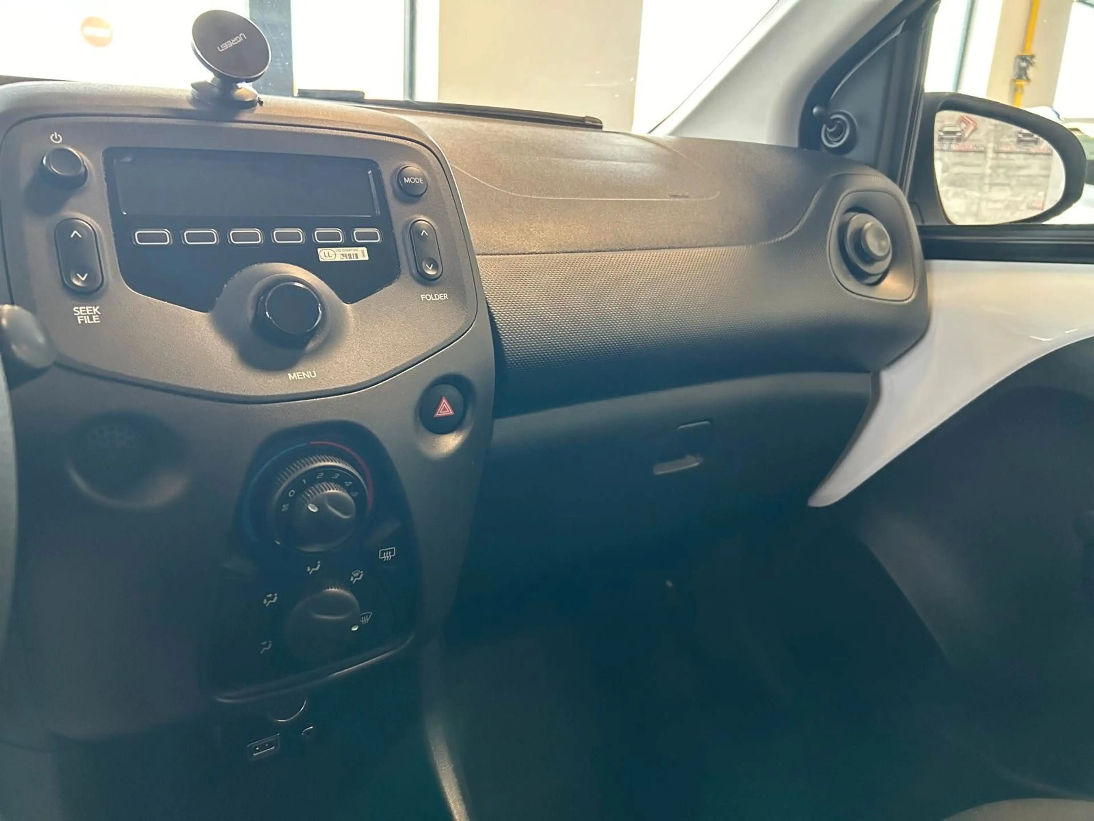 Peugeot 108 Access — photo 9