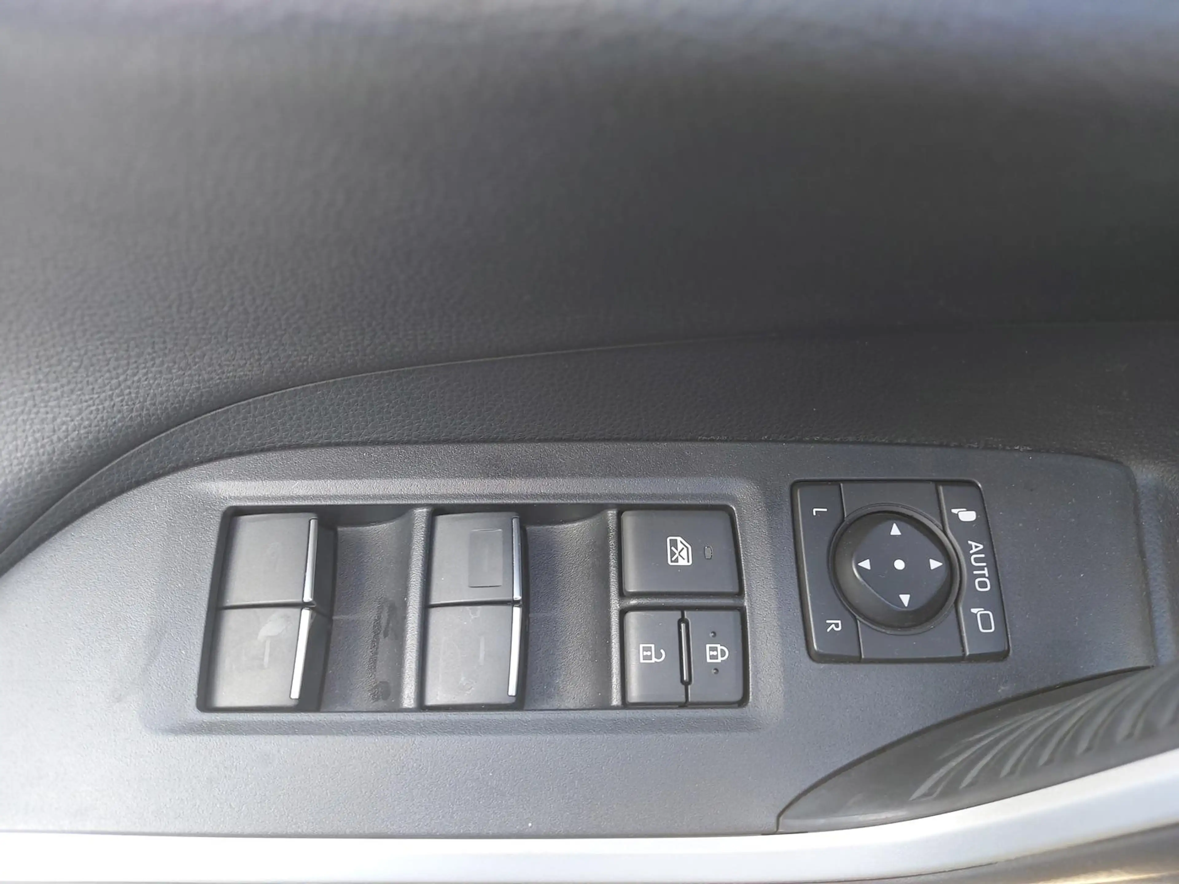 Suzuki Across 2.5 16V 2.5 Plug-In Hybrid Comfort+ E-Four — photo 13