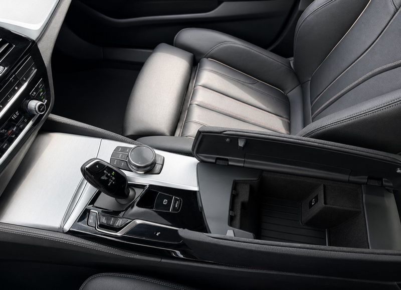 BMW 530 Limousine Mild-Hybrid xDrive Luxury Line — photo 6