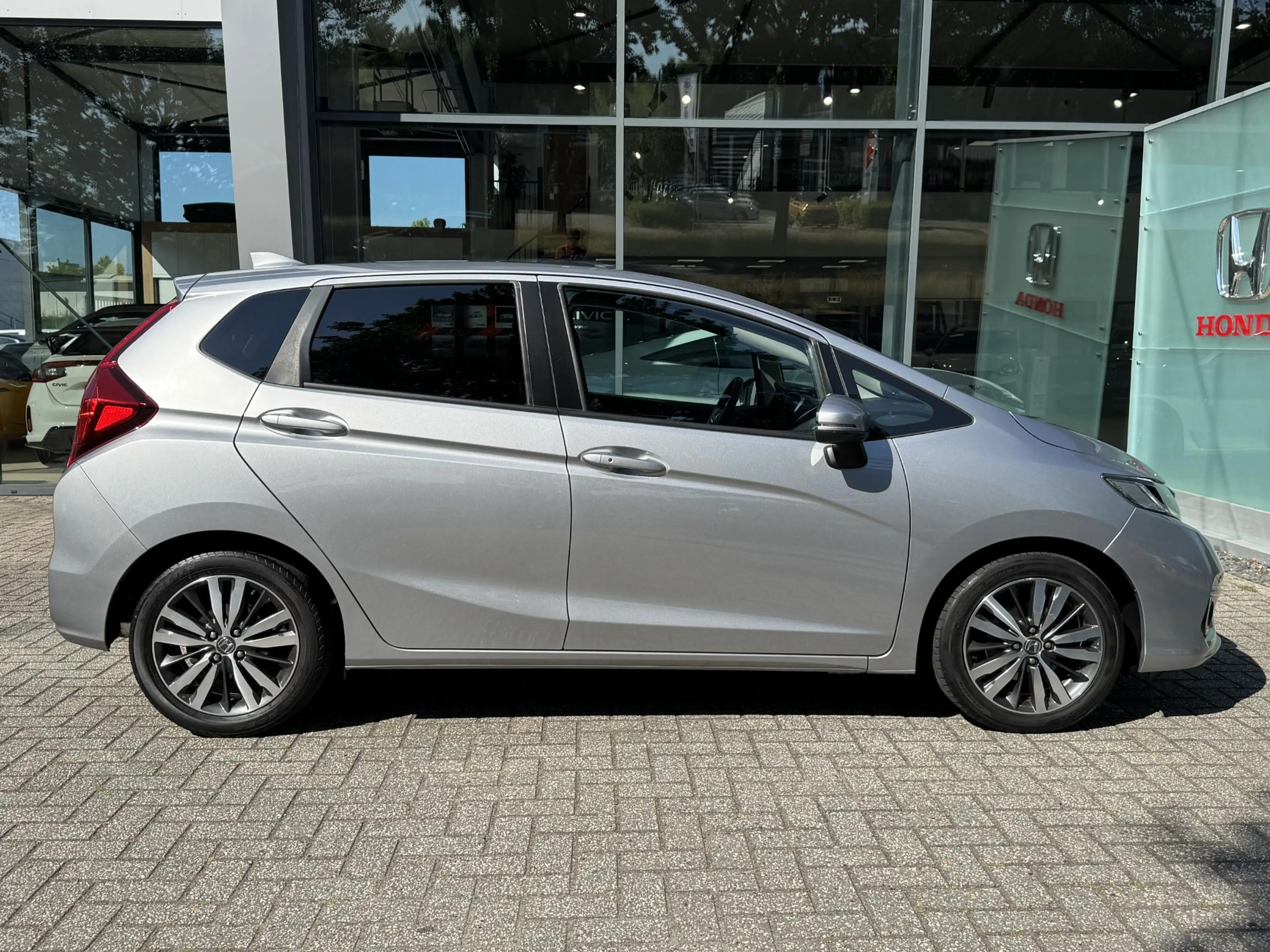 Honda Jazz 1.3 i-VTEC Elegance — photo 10