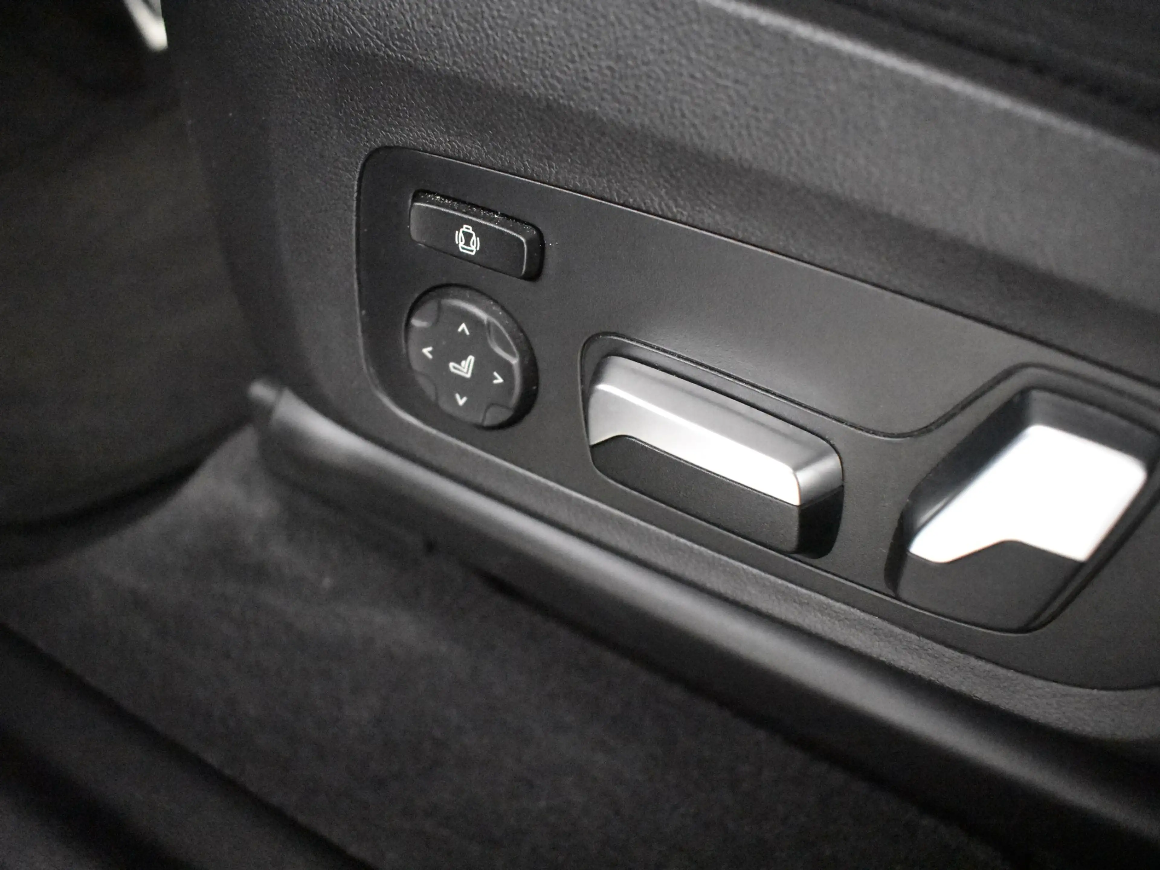 BMW iX3 High Executive 80 kWh 286pk | Lederen bekleding | — photo 9