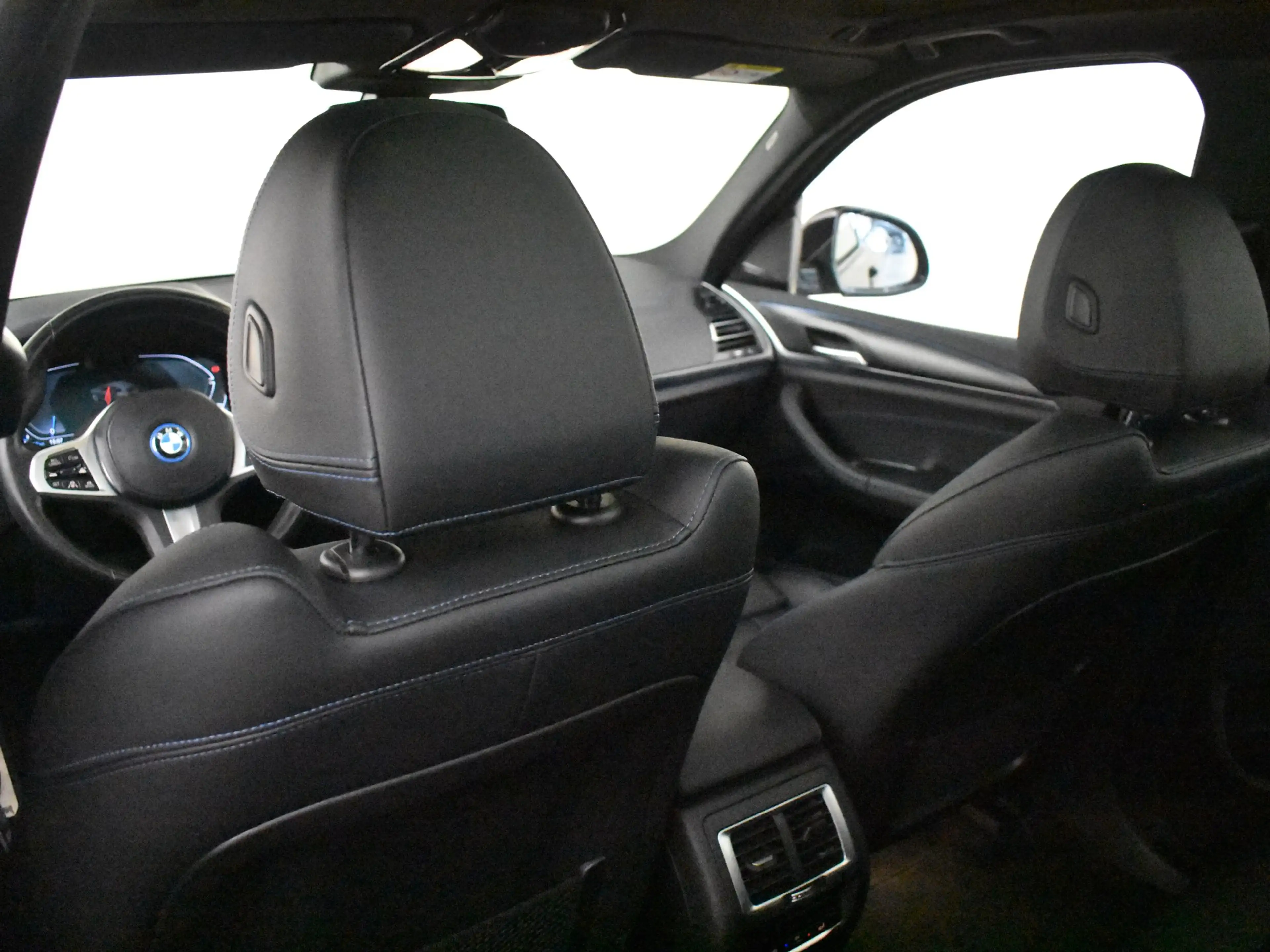 BMW iX3 High Executive 80 kWh 286pk | Lederen bekleding | — photo 11