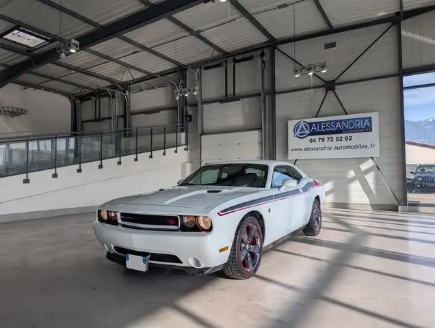 Dodge Challenger 5.7L V8 HEMI MDS V.V.T