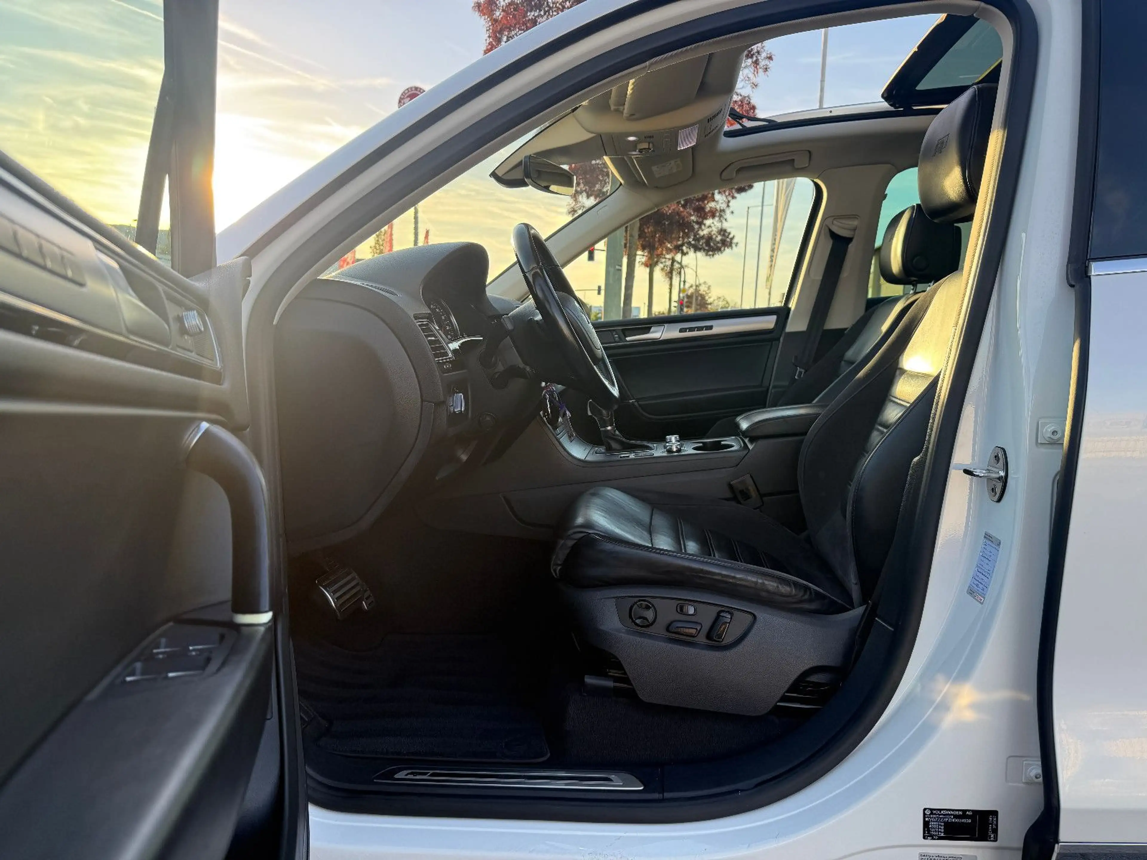 Volkswagen Touareg V6 TDI 4Motion R-Line FINANZIERUNG — photo 9