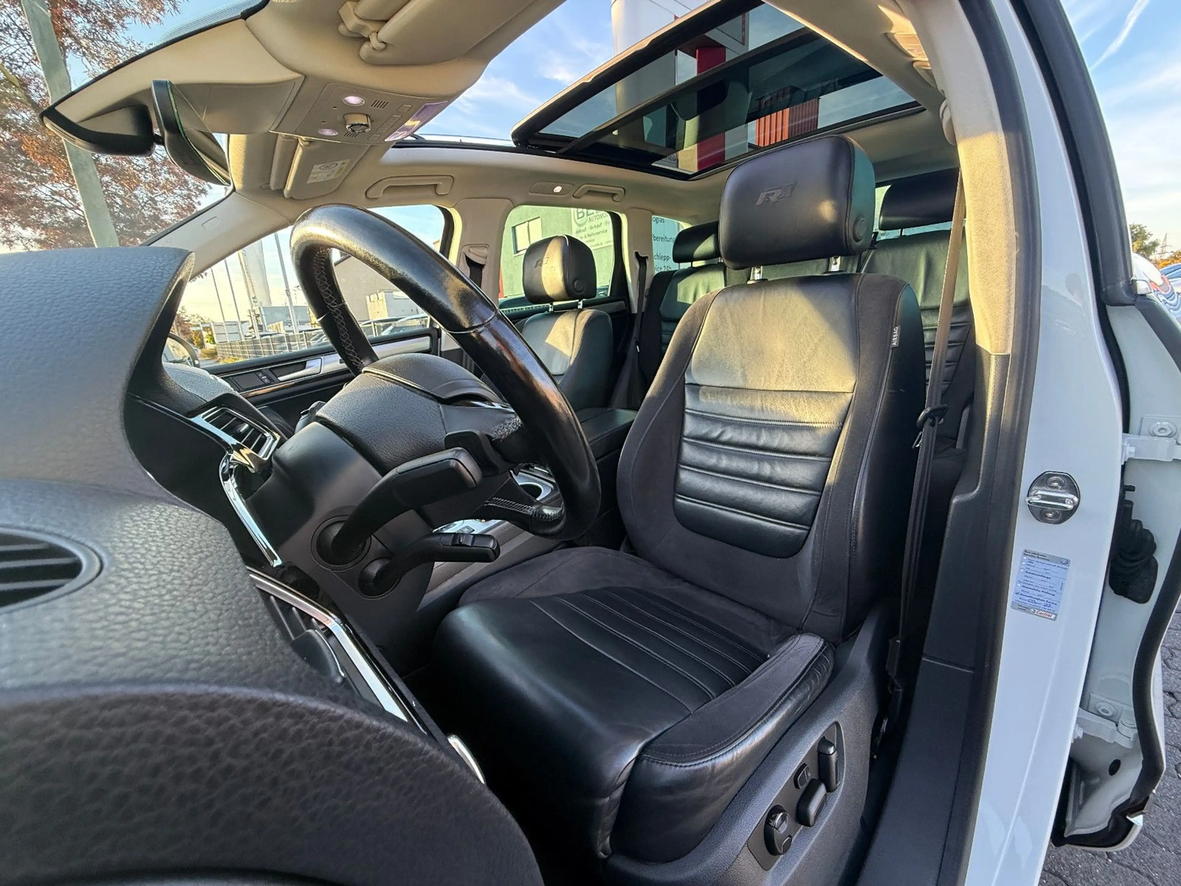 Volkswagen Touareg V6 TDI 4Motion R-Line FINANZIERUNG — photo 11