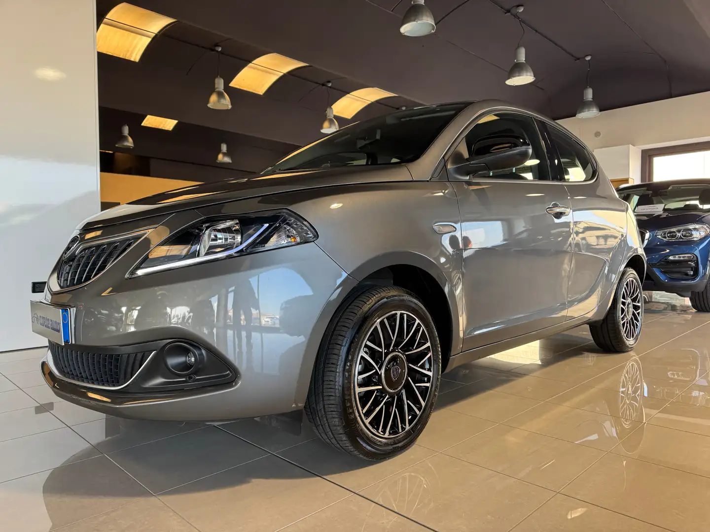 Lancia Ypsilon 1.0 FireFly 5 porte S&S Hybrid Platino FENDINEBBIA Grigio - 1