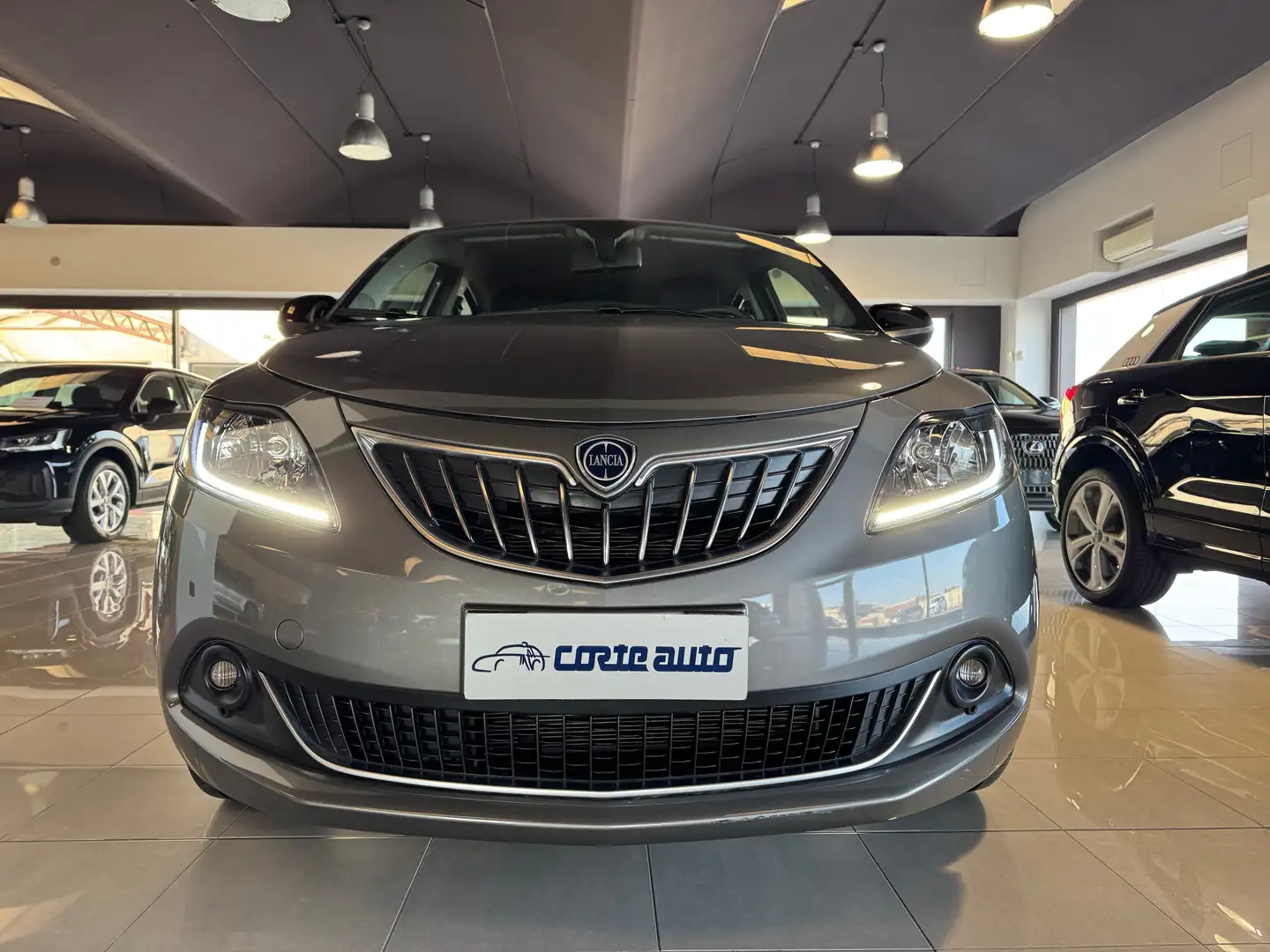 Lancia Ypsilon 1.0 FireFly 5 porte S&S Hybrid Platino FENDINEBBIA Grigio - 2