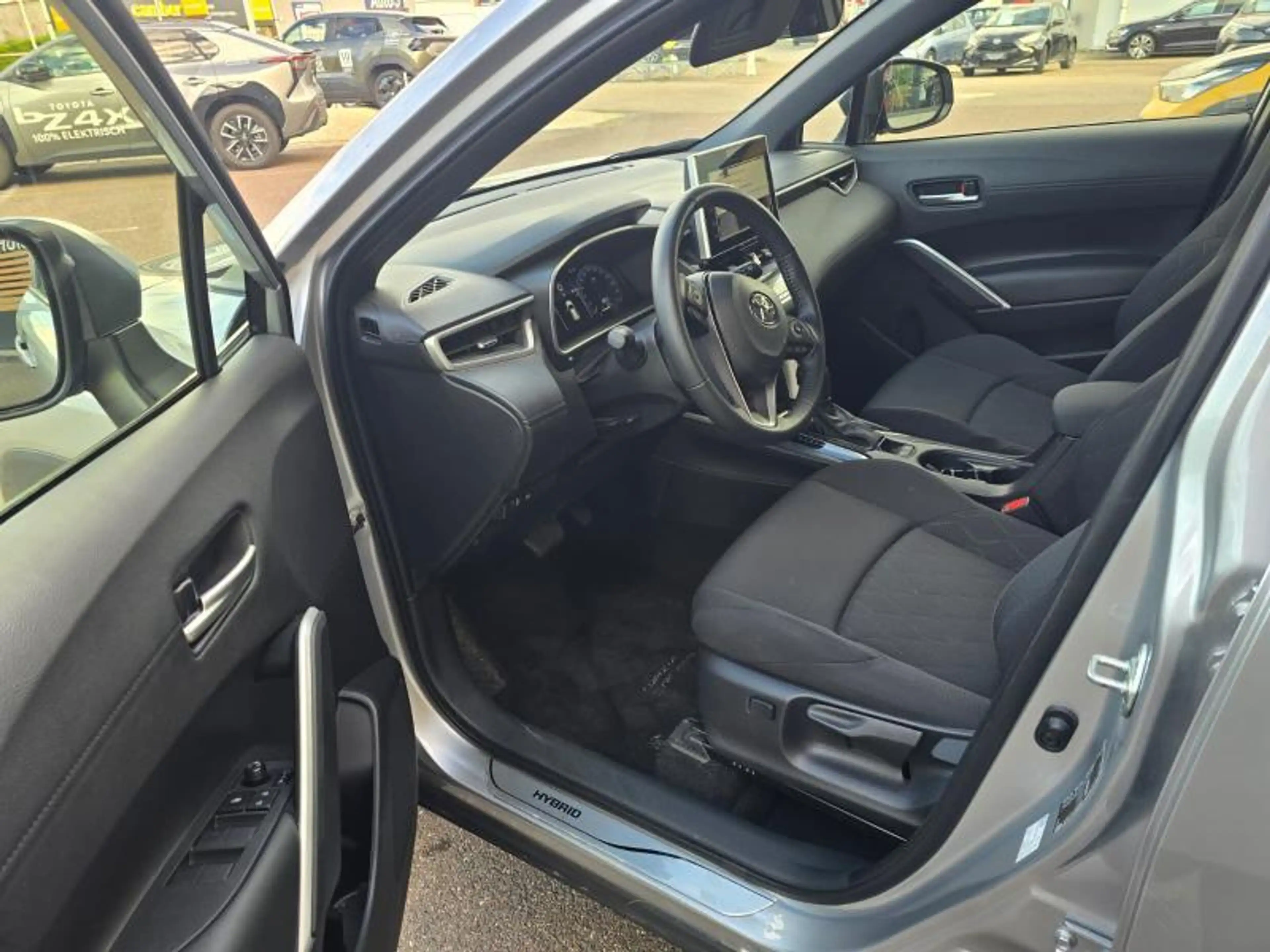 Toyota Corolla Cross Dynamic — photo 11